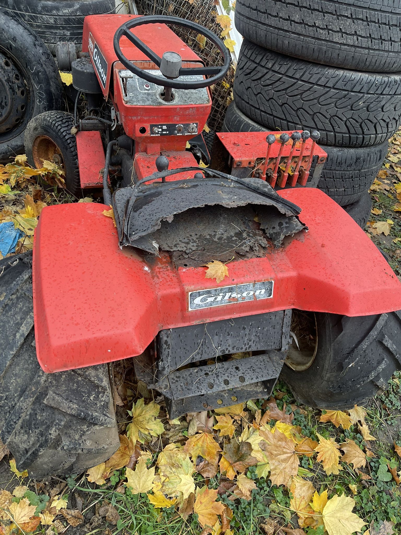 Gibson 16 Gear Tractor/Great for a  Lawn Piece/ Landmark, or Restorable engine is Not locked. $175