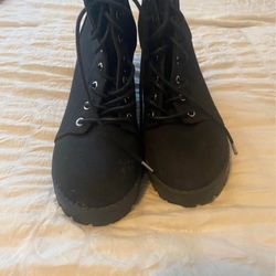 Cute Black Heels Size 8.5