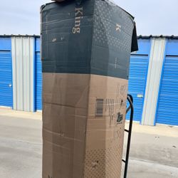 Brand New. 10” King Size Mattress. Foam/innerspring Hybrid