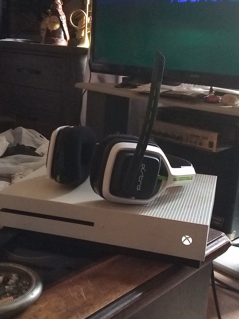 Xbox One S