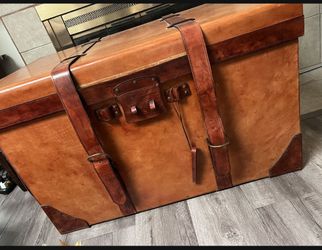 ❗️Antique Leather Trunk Sarreid Ltd❗️