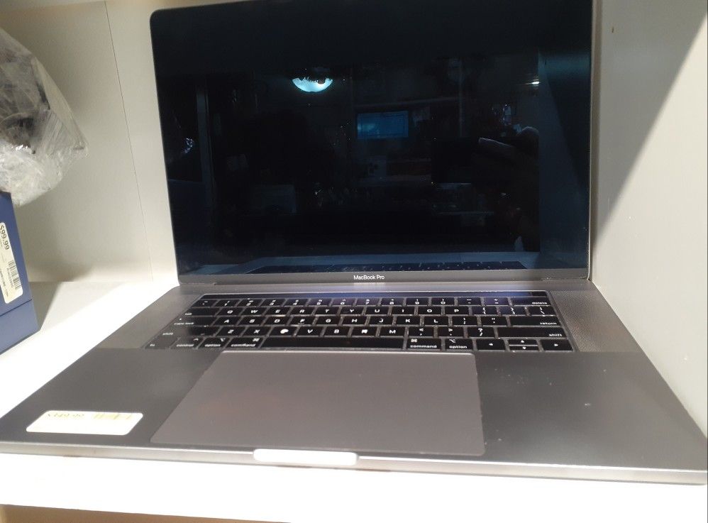 Apple Macbook