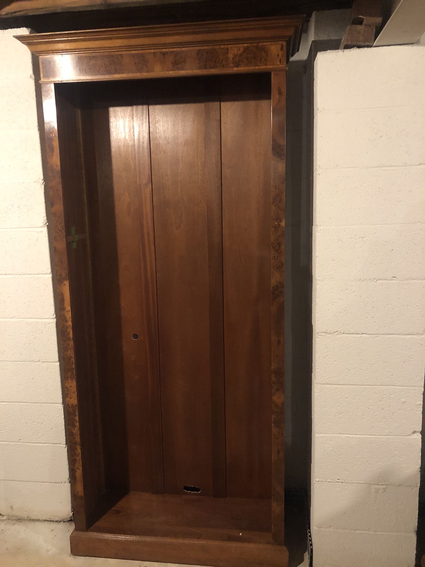 Free Beautiful Wooden Book Or Display Shelves