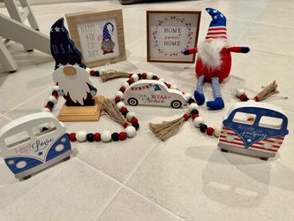 8 piece America decorations