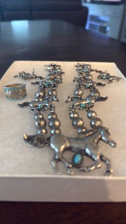 Beautiful horse jewelry set!
