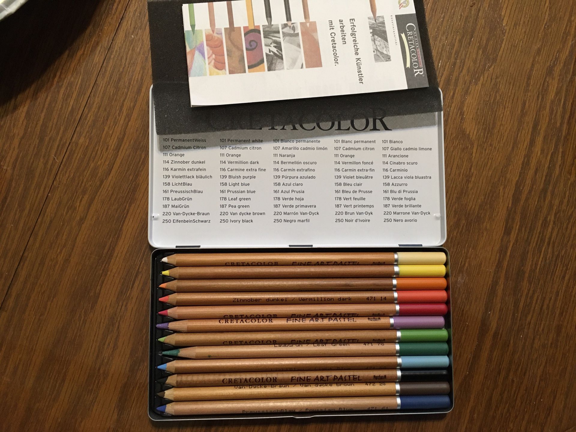 Like New CreataColor Art Pencil set ♦️RETAIL $28.99