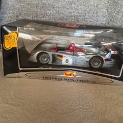 MAISTO  AUDI R8 LE MANS - SIEGER  (2000)