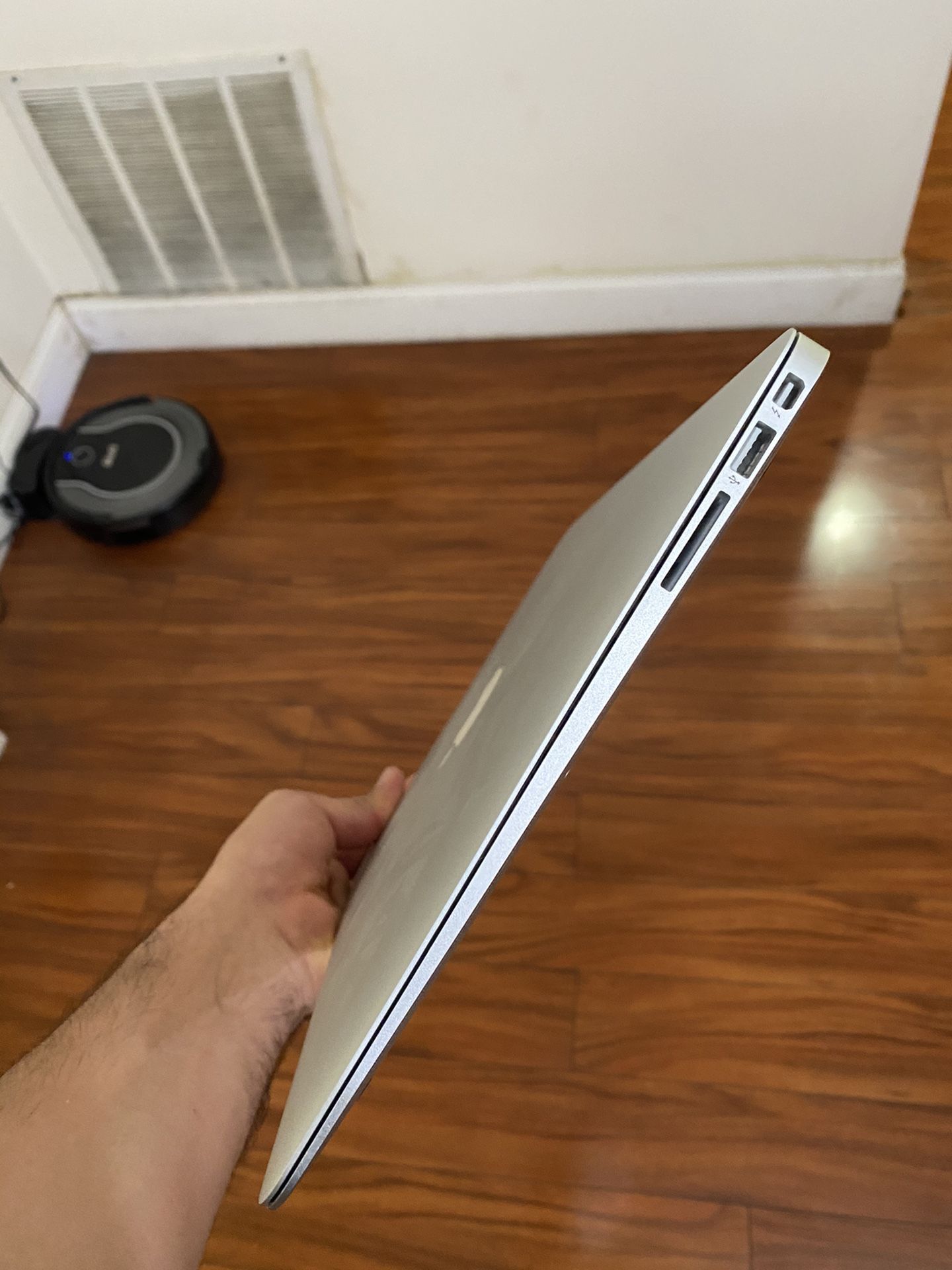 MacBook Air Late 2017 in Pristine Condition
