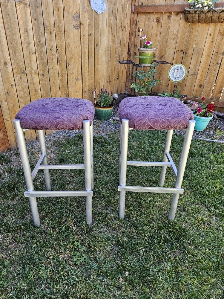 2 Retro Modern Stools