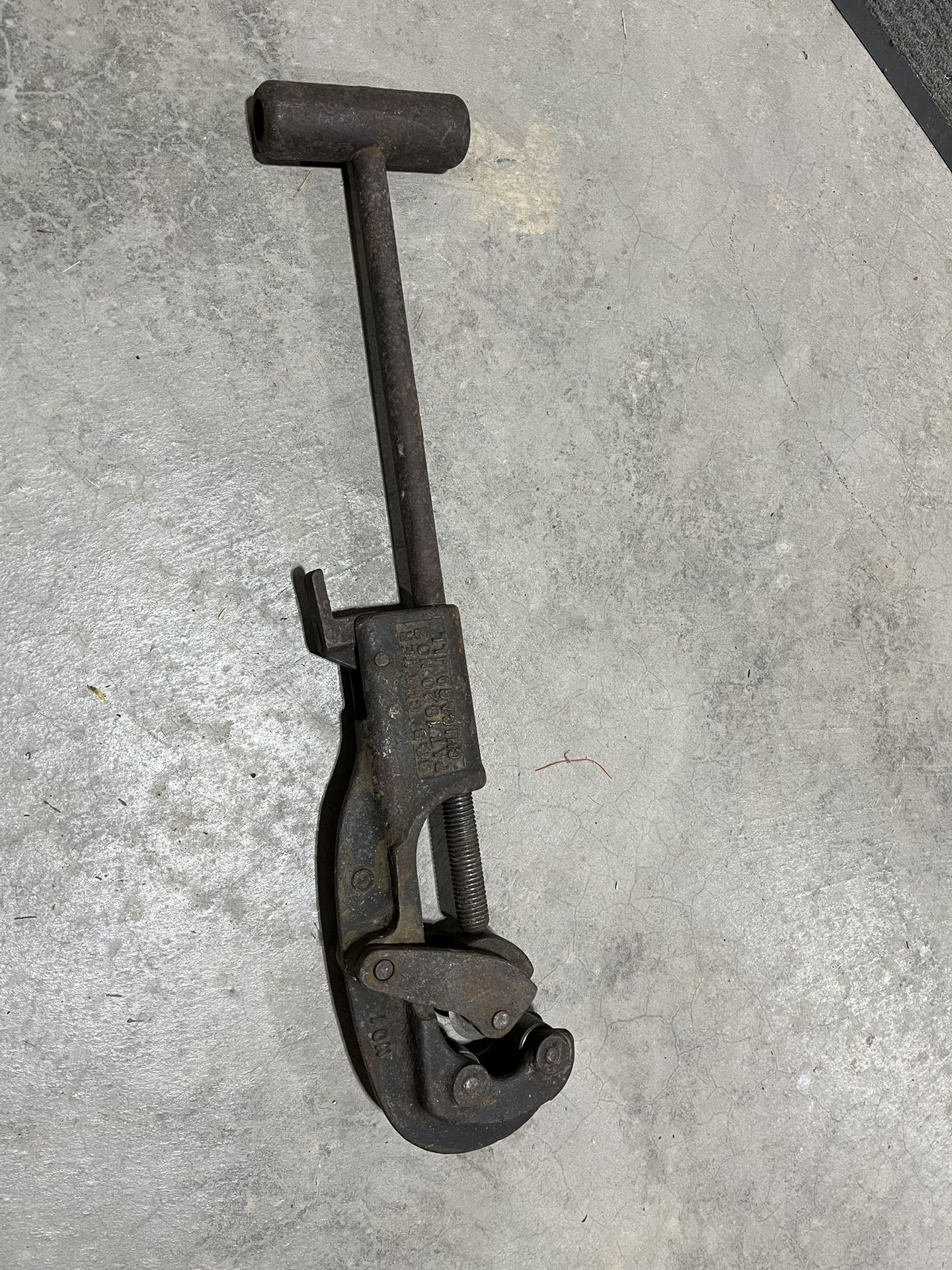 Pipe Cutter, 2-1/2" capacity - B&B Chicago