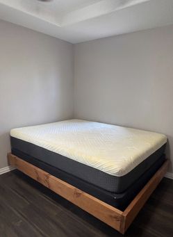 Queen floating wood bed