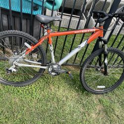 Raleigh Mojave 4.0 18” frame 24 speed 26x1.95” tires