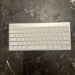 Apple Magic  Slim Keyboard Bluetooth Wireless Model A1314
