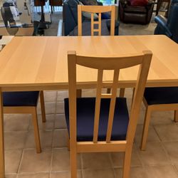 IKEA Expandable Dining table With 2 Leaves And 4 Chairs