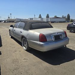 2000 Lincoln Town Car