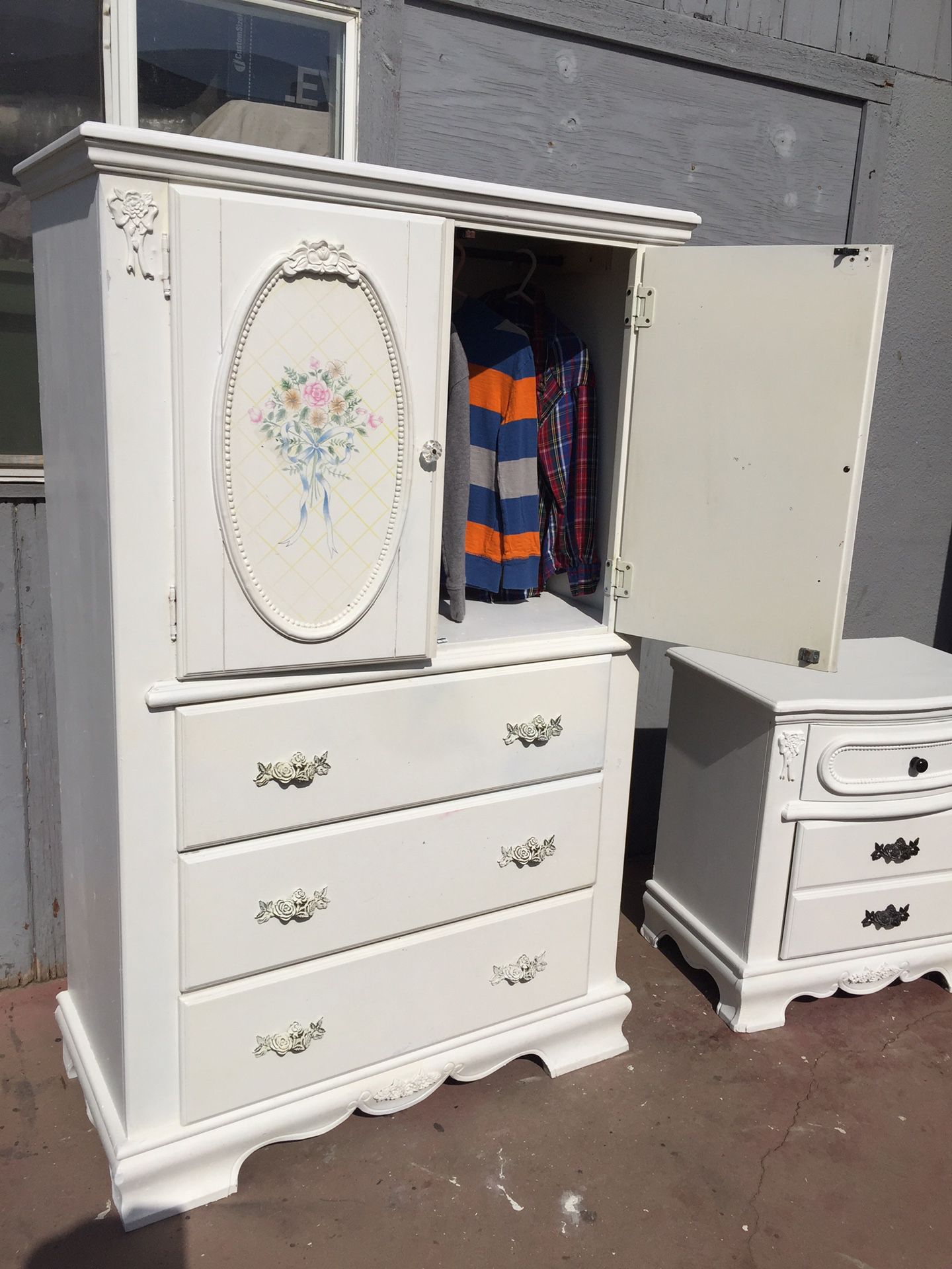 White three drawers dresser and closet come with one night stand in good condition.