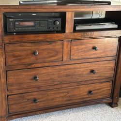 TV/Entertainment Stand