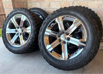 Chevy/Gmc Oem 22s Wheels On 35s Mud Terrain Tires.