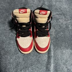 Jordan 1  Size 1Y 