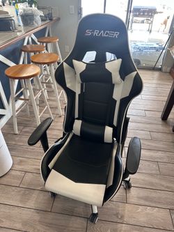 Gaming / Desk Chair. Excellent condition