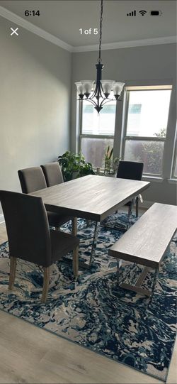 Beautiful dining table set from rooms to go
