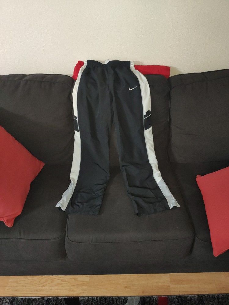 Nike Joggers - Size XL (Fits a 30 Waist)