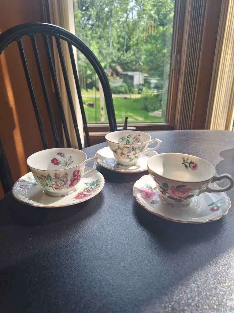 Vintage Japanese Porcelain Tea Cups & Saucers