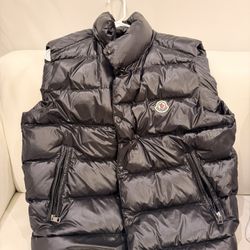 Moncler Vest Unisex (Medium, Large)