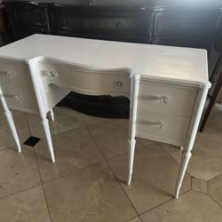 Princess Style Desk With Ornate Handles