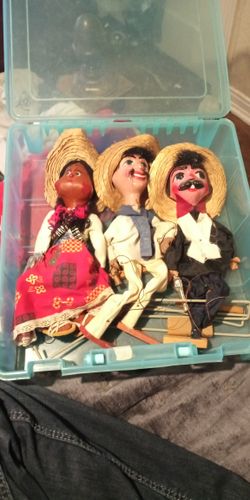 3 string puppets