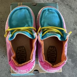 Toddler Girl Hey dudes Size 7