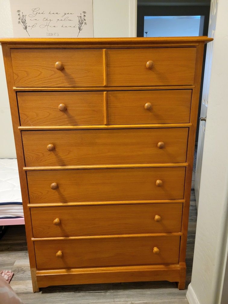 Well Made  6 Drawer Dresser