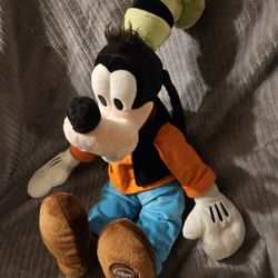 Goofy Disney Store Exclusive Soft Toy Plush 20 Inch Stamped