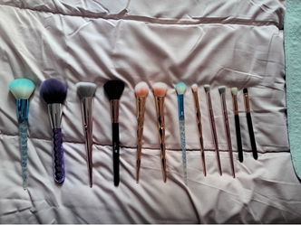 Makeup brushes