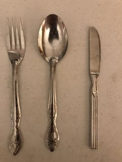 200 sets of dinner ware