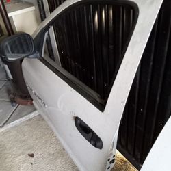 2006 Dodge Ram 2500 Driver Door