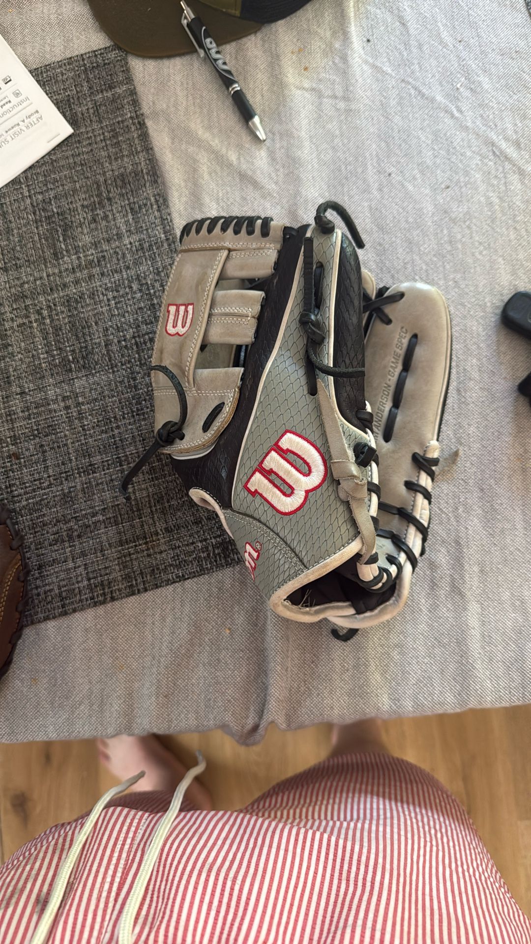 infielders A2000 baseball glove