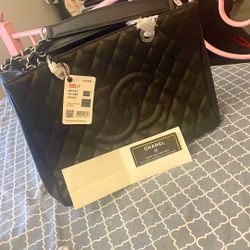 BRAND NEW CHANEL BAG  W/  CARTE D’AUTHENTICITE