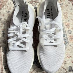 Adidas Women’s ULTRABOOST 21 FY0403 White Running Shoes size 7 in excellent condition (cash & pick up only)