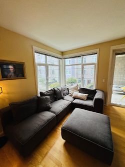 Modern, low-profile modular sectional Couch