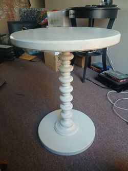 Accent table off white