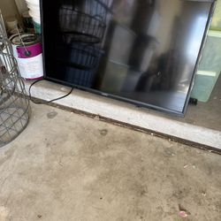 28 Inch Tv , Remote, Wall Mount