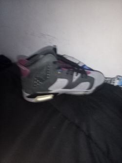 Jordan 4 Bordeaux Size 4.5