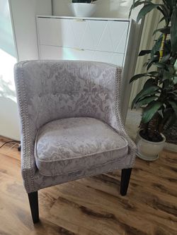 Accent chair/ like new.