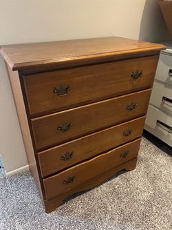Solid Wood 4-Drawer Dresser Chest