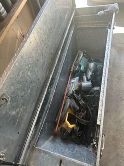 Truck tool box