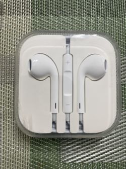 Apple EarPods USB-C Wired Earbuds – New/Sealed!