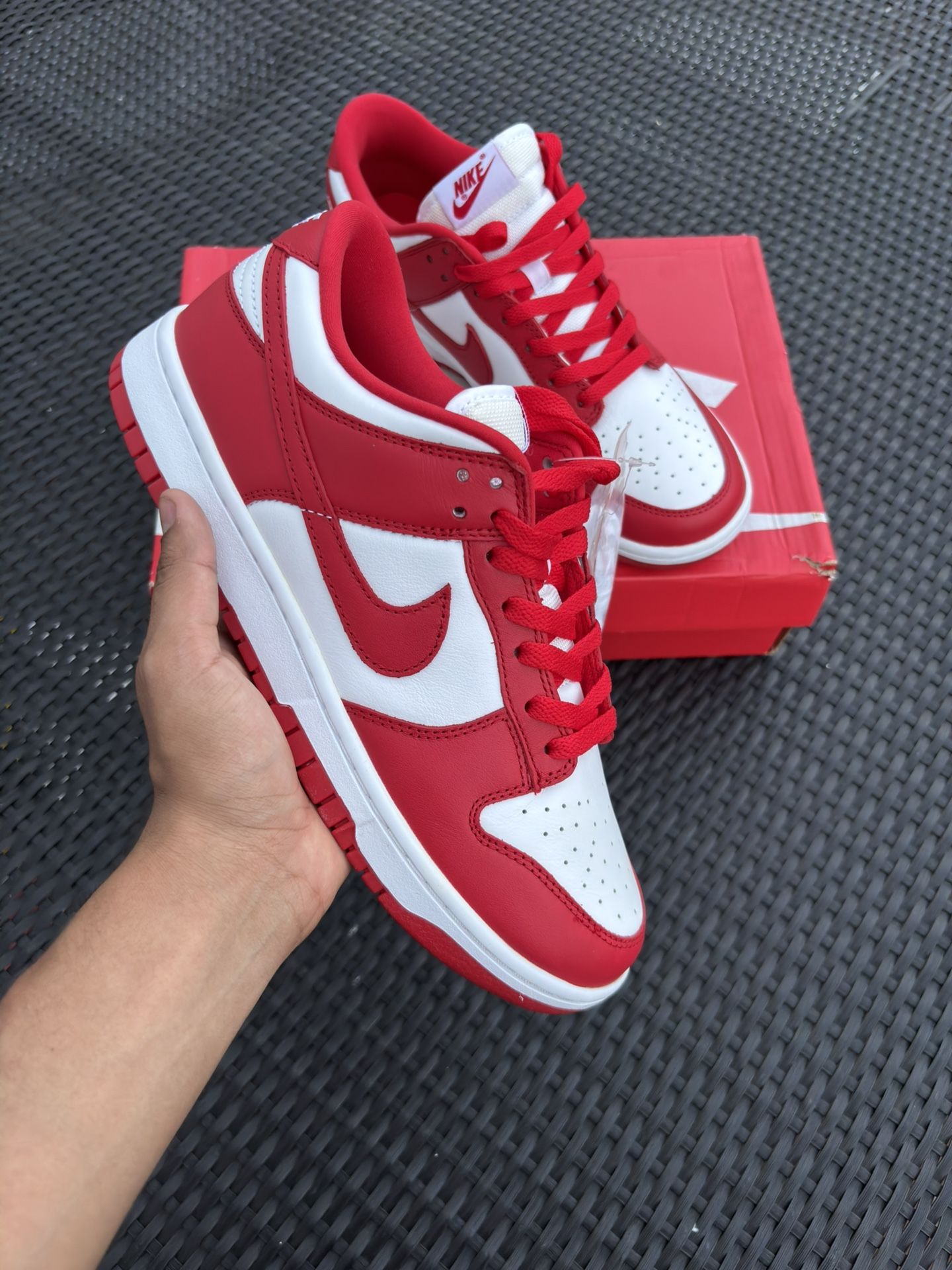 Nike Dunk Red University