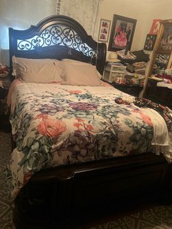 Queen size bed