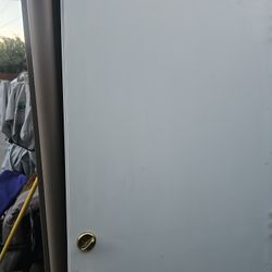 Dorr WOOD DOOR 32 WIDTH. 79 HIGHT  200